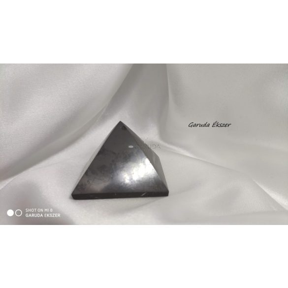 Shungit piramis 4 cm