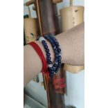 108 karkötő Szodalit – Holdkő ásványkarkötő 