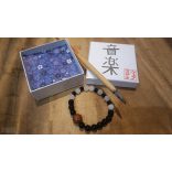 A talizmán lélegzete – Egy csodálatos dallam a zongora, ásvány karkötő 